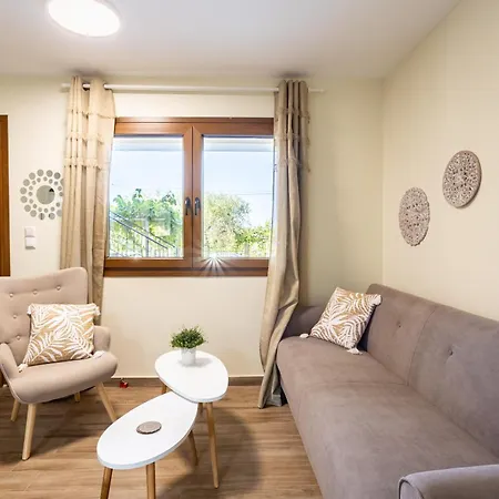 Nelly's Place Garden House 1