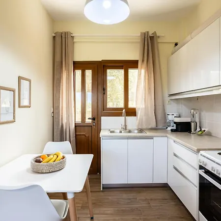Апартаменты Nelly's Place Garden House 1 Захаро
