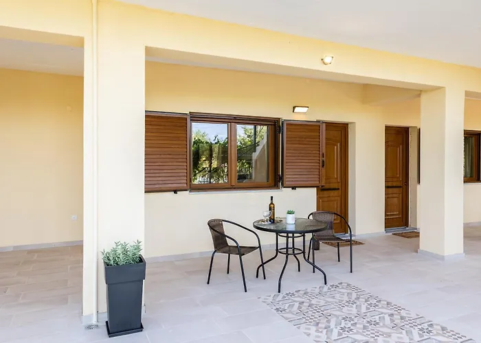 Nelly's Place Garden House 1