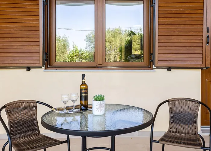 Nelly's Place Garden House 1 Апартаменты